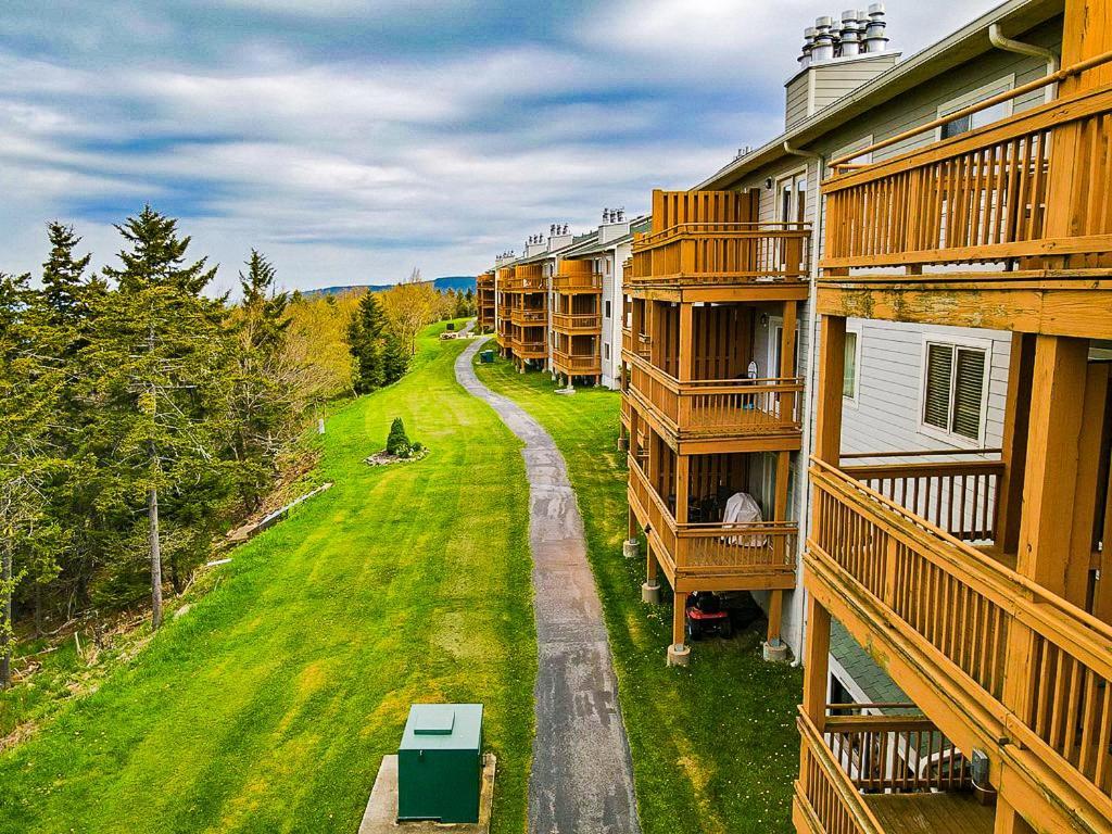 Remodeled Summit Condo At Snowshoe - Modern & Cozy 外观 照片